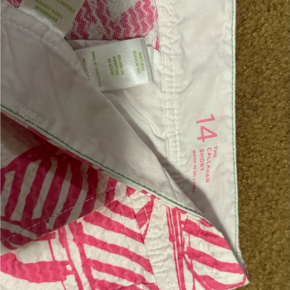 Pink and White Leaf Pattern Bedding - Picture 6 of 8